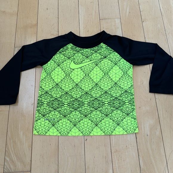 Set of 3 Nike boys shirts size 2 T - Picture 4 of 5